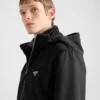 Chaqueta blusón de Re-Nylon reciclado