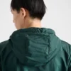 Chaqueta blusón de Re-Nylon reciclado