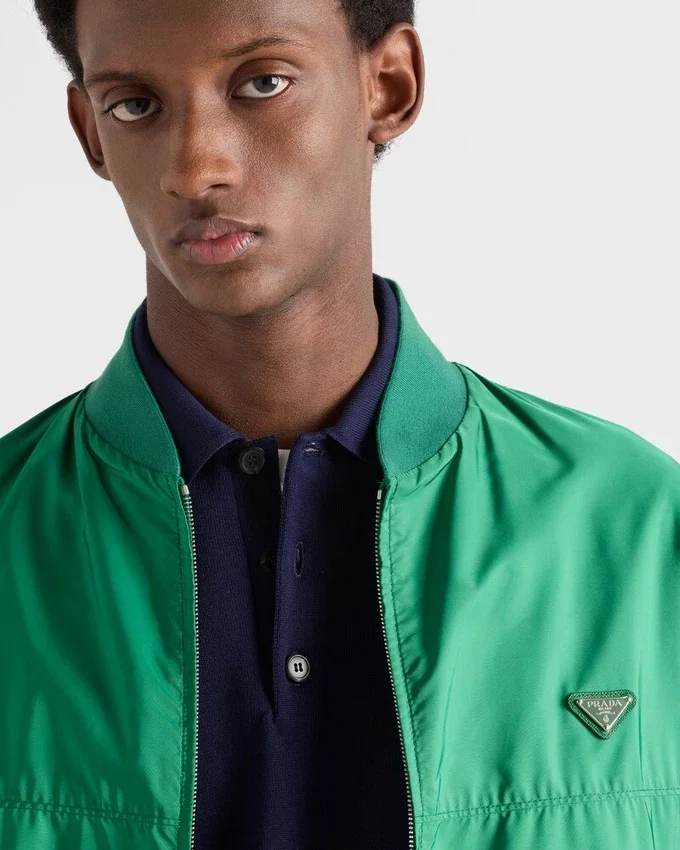 Chaqueta bomber reversible de Re-Nylon Chaqueta bomber reversible de Re-Nylon