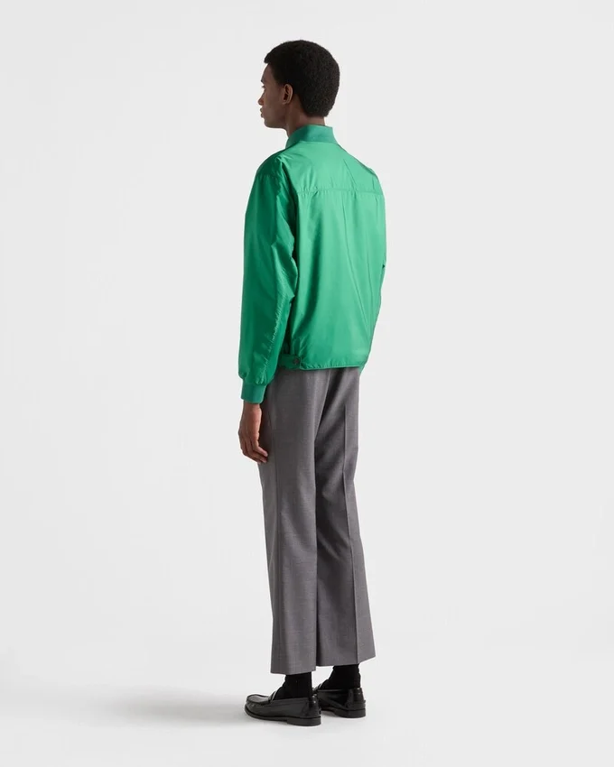 Chaqueta bomber reversible de Re-Nylon Chaqueta bomber reversible de Re-Nylon