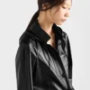 Chaqueta Caban con capucha de piel de napa y tejido Chaqueta Caban con capucha de piel de napa y tejido