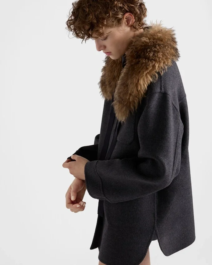 Chaqueta Caban de doble cashwool con botonadura simple Chaqueta Caban de doble cashwool con botonadura simple