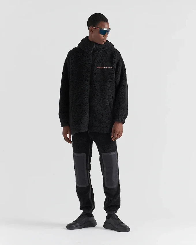 Chaqueta con capucha de forro polar reciclado Chaqueta con capucha de forro polar reciclado