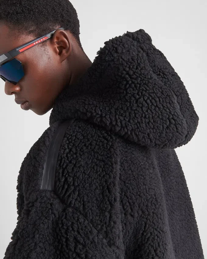 Chaqueta con capucha de forro polar reciclado Chaqueta con capucha de forro polar reciclado