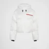 Chaqueta corta técnica de plumón en Re-Nylon