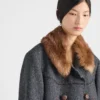 Chaqueta de doble botonadura con diseño en forma de V