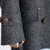 Chaqueta de doble botonadura con diseño en forma de V