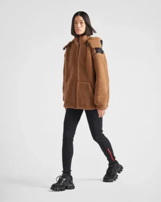 Chaqueta de doble forro polar y tejido técnico reciclado Chaqueta de doble forro polar y tejido técnico reciclado