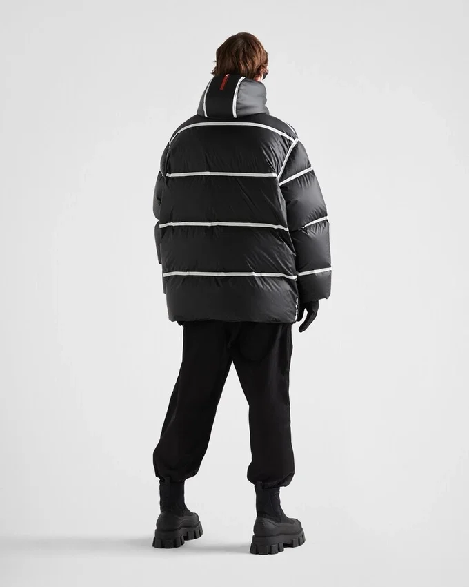 Chaqueta de plumón de tejido técnico ligero de peso medio Chaqueta de plumón de tejido técnico ligero de peso medio