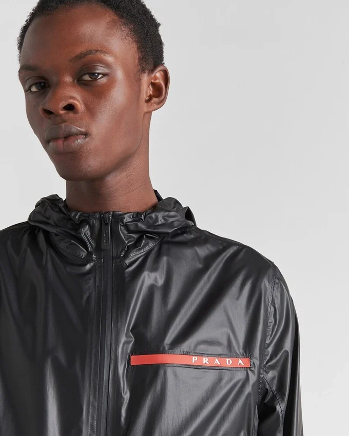 Chaqueta ligera con capucha de Re-Nylon Chaqueta ligera con capucha de Re-Nylon