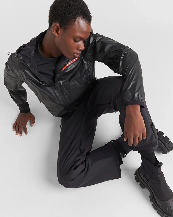 Chaqueta ligera con capucha de Re-Nylon Chaqueta ligera con capucha de Re-Nylon