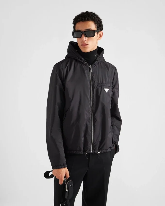 Chaqueta reversible de piel napa y Re-Nylon Chaqueta reversible de piel napa y Re-Nylon