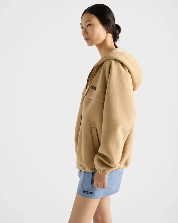 Chaqueta técnica con capucha de forro polar Chaqueta técnica con capucha de forro polar