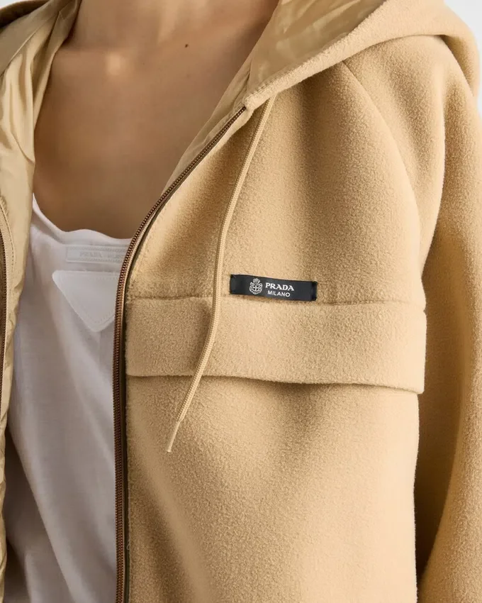 Chaqueta técnica con capucha de forro polar Chaqueta técnica con capucha de forro polar