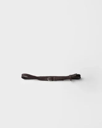 Cinturón de cuero estrecho