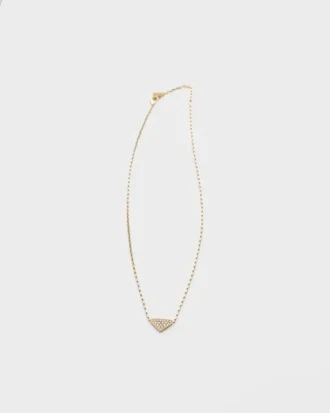 Collar con colgante Micro Triangle de Eternal Gold en oro amarillo y diamantes Collar con colgante Micro Triangle de Eternal Gold en oro amarillo y diamantes