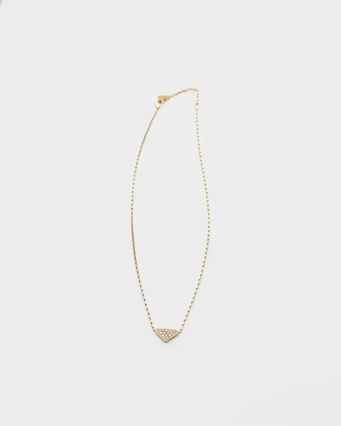 Collar con colgante Micro Triangle de Eternal Gold en oro amarillo y diamantes Collar con colgante Micro Triangle de Eternal Gold en oro amarillo y diamantes