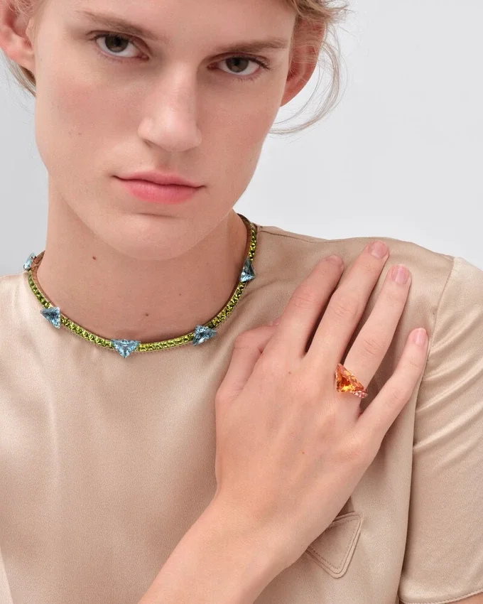 Collar Couleur Vivante – Oro blanco con aguamarina y peridoto Collar Couleur Vivante – Oro blanco con aguamarina y peridoto