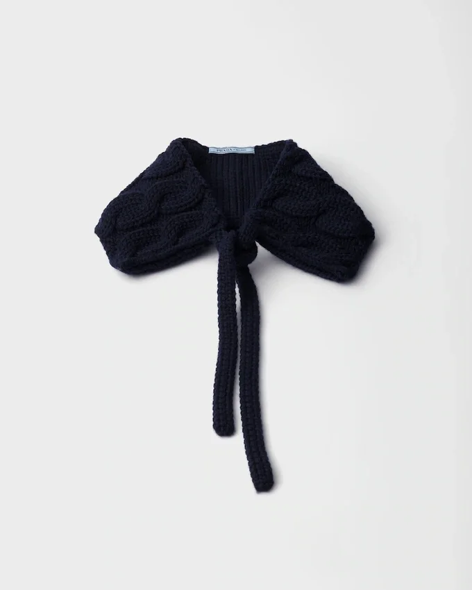 Cuello de lana con punto trenzado Cuello de lana con punto trenzado