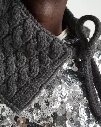 Cuello de lana con punto trenzado