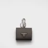 Estuche para audífonos de piel Saffiano con llavero