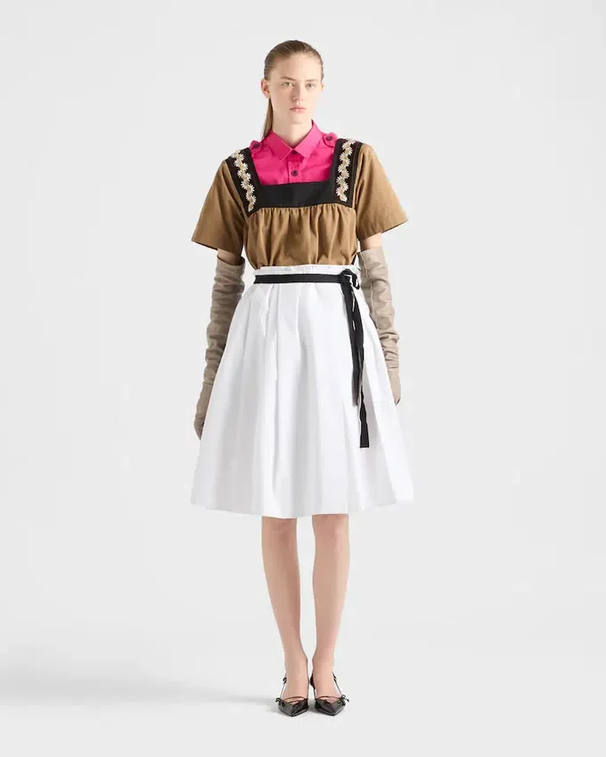 Falda de gabardina con cinturón Falda de gabardina con cinturón