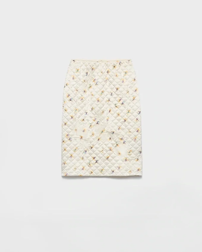 Falda de satén acolchado con estampado floral Falda de satén acolchado con estampado floral