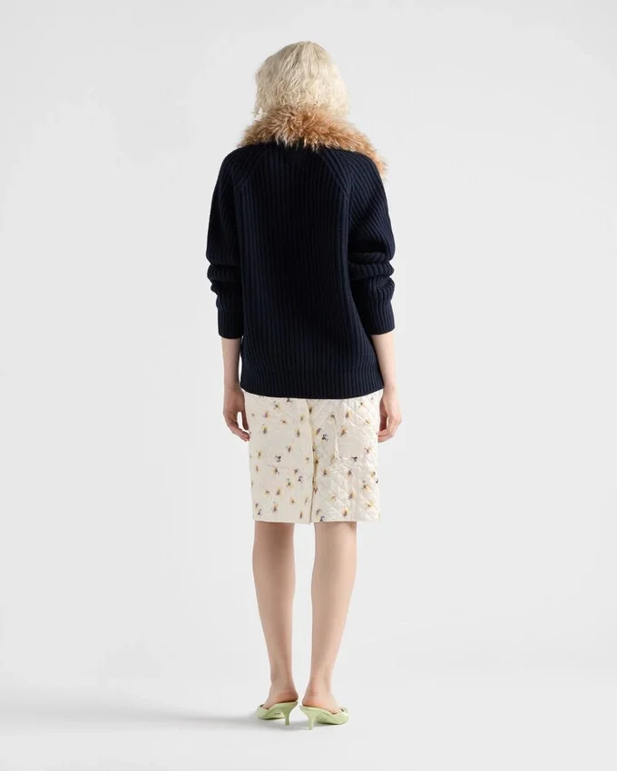 Falda de satén acolchado con estampado floral Falda de satén acolchado con estampado floral