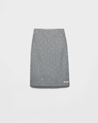 Falda midi de lana con rayas finas adornada