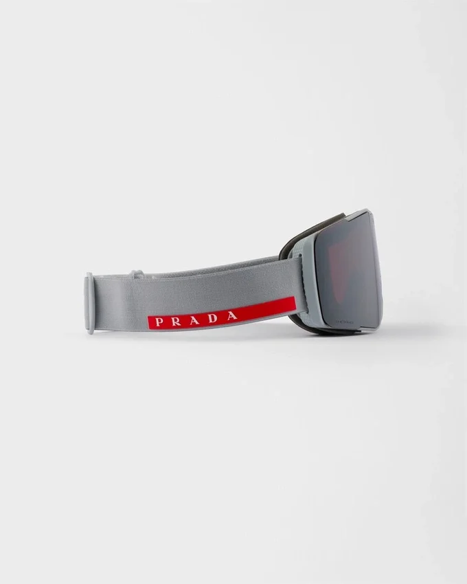 Gafas de nieve Prada Linea Rossa by Oakley con lentes intercambiables Gafas de nieve Prada Linea Rossa by Oakley con lentes intercambiables