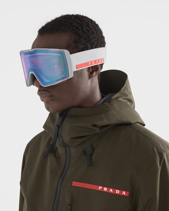 Gafas de nieve Prada Linea Rossa by Oakley con lentes intercambiables Gafas de nieve Prada Linea Rossa by Oakley con lentes intercambiables