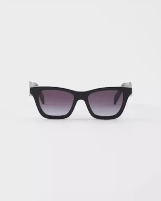 Gafas de sol con el logotipo de Prada