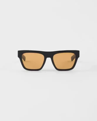 Gafas de sol con el logotipo de Prada
