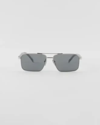 Gafas de sol con el logotipo de Prada