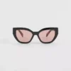 Gafas de sol con el logotipo de Prada