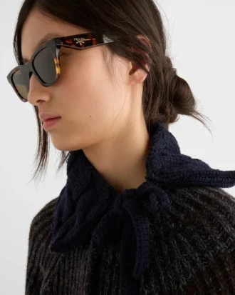Gafas de sol con el logotipo de Prada