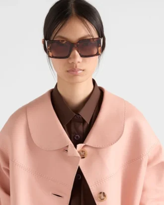 Gafas de sol con el logotipo de Prada