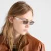 Gafas de sol con el logotipo de Prada
