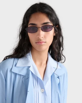 Gafas de sol con el logotipo de Prada