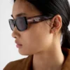 Gafas de sol con el logotipo de Prada