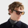 Gafas de sol con el logotipo de Prada Gafas de sol con el logotipo de Prada