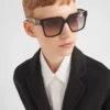 Gafas de sol con el logotipo de Prada