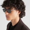 Gafas de sol con el logotipo de Prada Gafas de sol con el logotipo de Prada