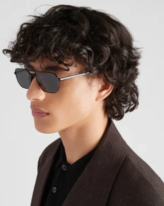 Gafas de sol con el logotipo de Prada