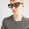 Gafas de sol con el logotipo de Prada