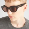 Gafas de sol con el logotipo de Prada