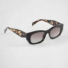 Gafas de sol con el logotipo de Prada