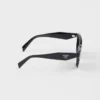 Gafas de sol con el logotipo de Prada