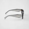 Gafas de sol con el logotipo de Prada