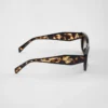 Gafas de sol con el logotipo de Prada